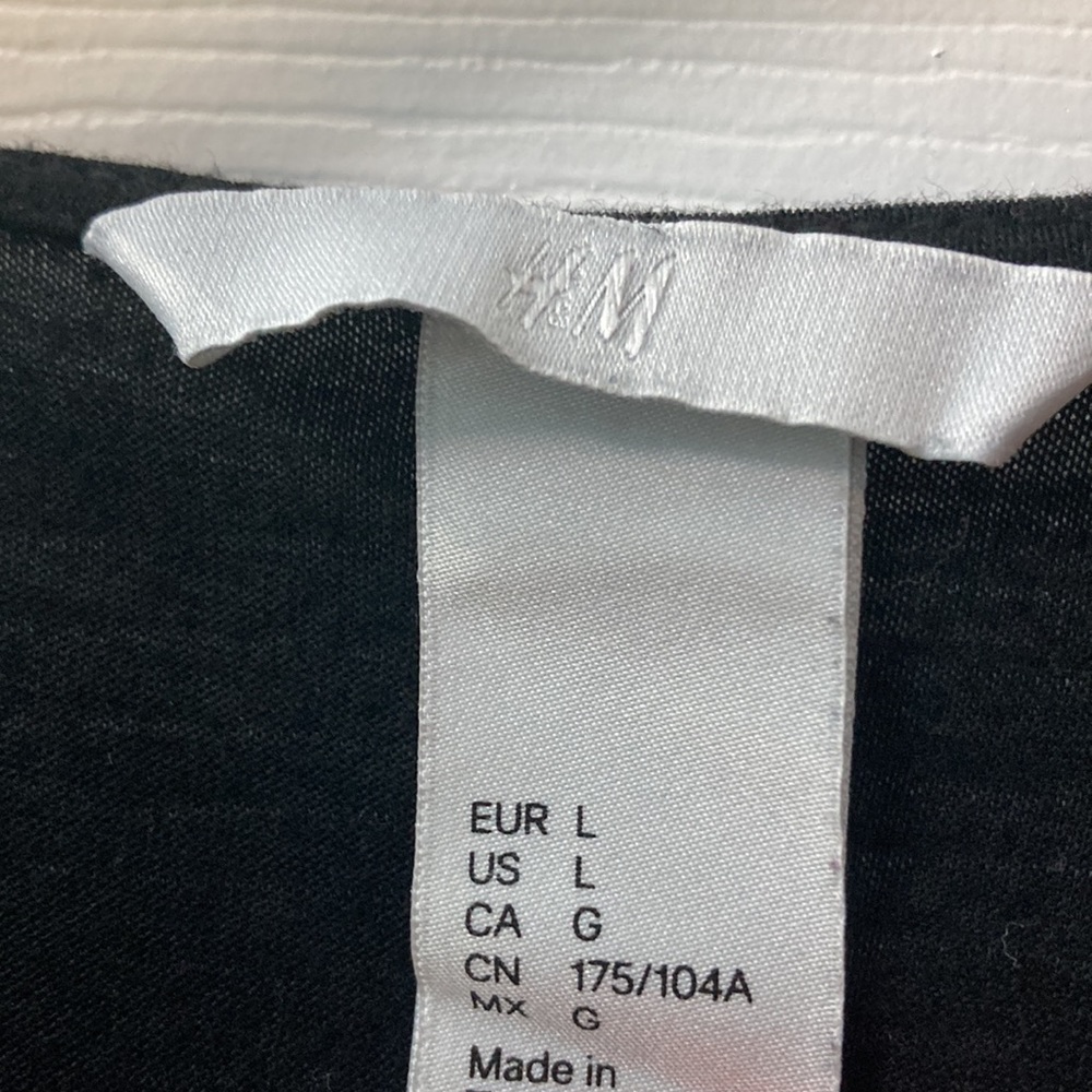 H&M Ruffled tank - Picture 2 of 3